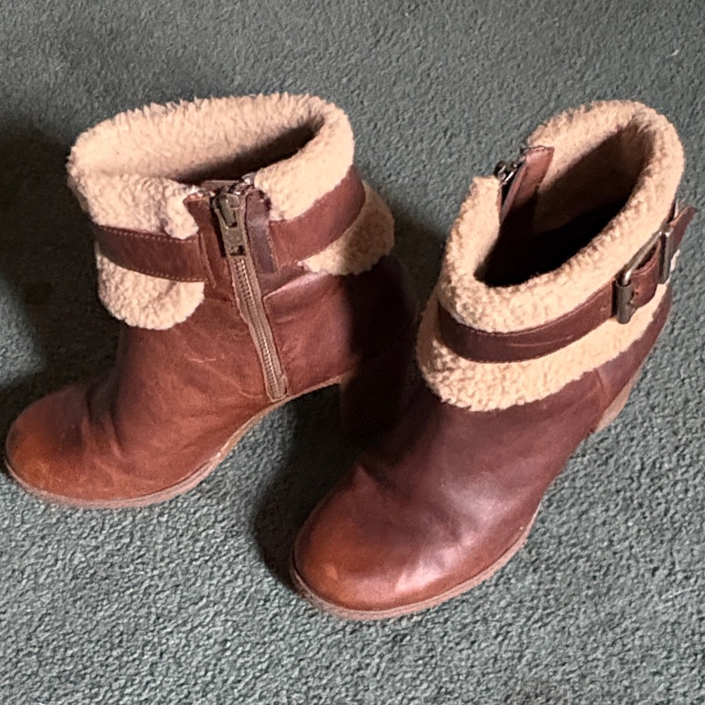 Timberland Brown Ankle Boots with Shearling